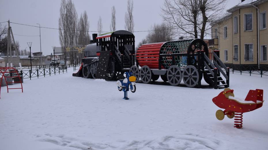 Сквер «Железнодорожников» с детской площадкой открыли в Поворино