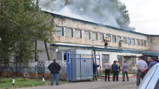 Мастерская местного сельхозпредприятия загорелась в Подгоренском районе