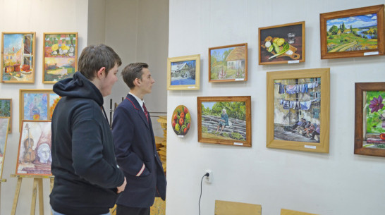 Россошанцев пригласили посмотреть картины воронежских художников