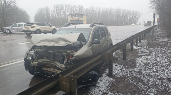 Под Воронежем при столкновении двух Renault Duster пострадала пенсионерка