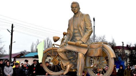 В Воронежской области открыли памятник словенскому изобретателю Жаку Якобину