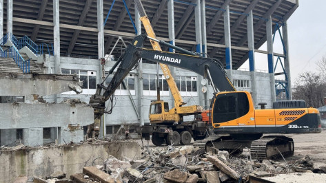 В Воронеже приступили к демонтажу Центрального стадиона профсоюзов: видео