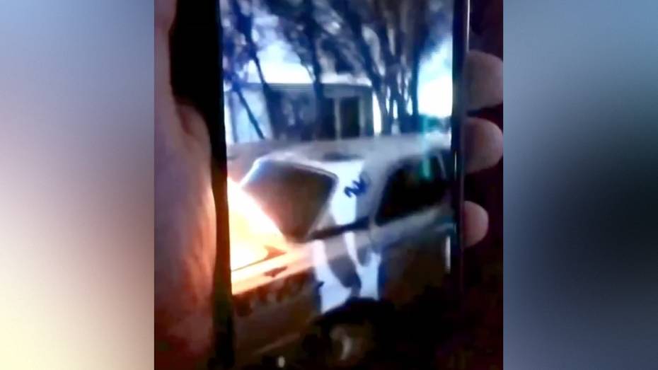 В Воронеже два пьяных подростка подожгли «Волгу» и Mazda: видео