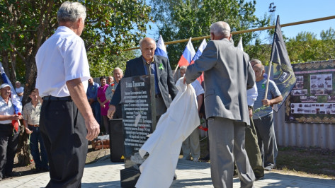 В Кантемировке открыли памятный знак в честь 70-летия Дня танкистов