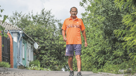 «За день прохожу более 30 км». Пенсионер из Воронежской области рассказал о своем способе оставаться молодым