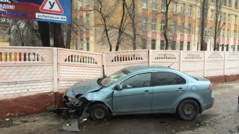 В Воронеже 5 автомобилей столкнулись около гимназии