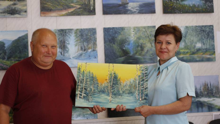 В Аннинском краеведческом музее открыли выставку живописи местного художника