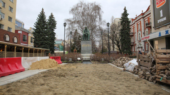 В центре Воронежа начали перекладывать старинную брусчатку