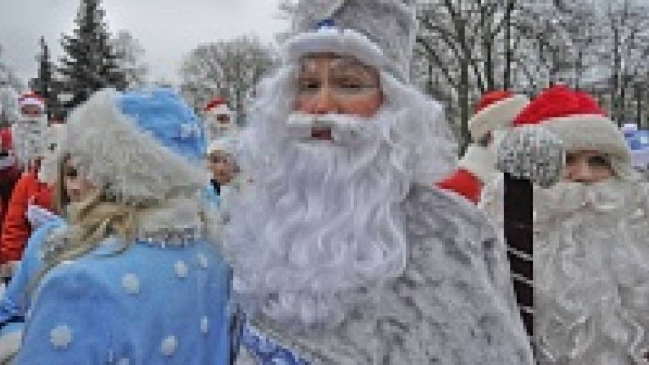 В воскресенье Деды Морозы на роликовых коньках будут поздравлять воронежцев с Новым годом и дарить конфеты
