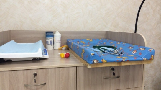 Родители покалеченного под Воронежем младенца примирились с уронившей его медсестрой 