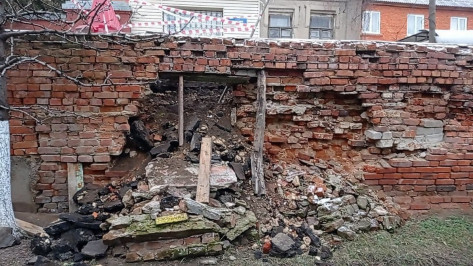 В Воронеже разрушается опорная стена на улице Станкевича