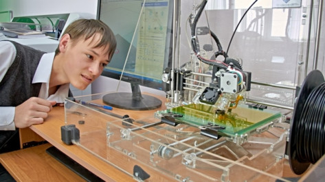 Школы Воронежской области получили полсотни 3D-принтеров 