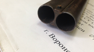 Вооруженный воронежец избил девушку и прострелил дверь ее квартиры