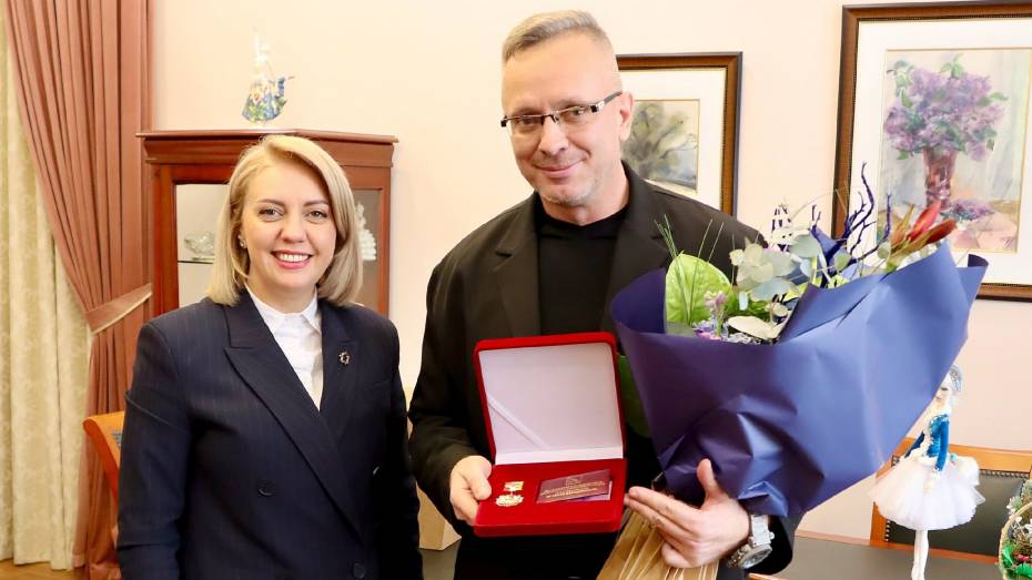 Директор ТЮЗа отмечен почетным знаком «Благодарность от земли Воронежской»