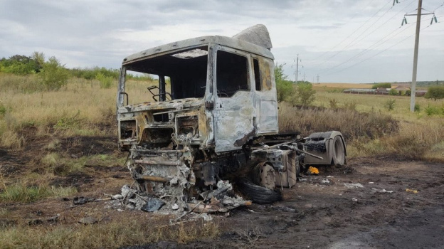 Под Воронежем полностью сгорел грузовик Man