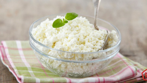 Роскачество обнаружило в твороге популярных торговых марок кишечную палочку и антибиотики