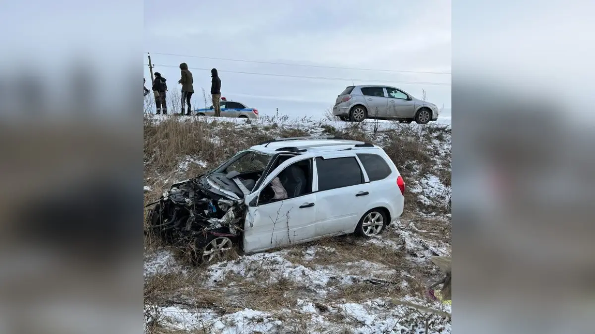 В Воронежской области «Лада Калина» столкнулась с автобусом ПАЗ