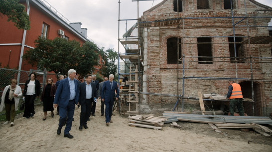 Губернатор Воронежской области Александр Гусев проинспектировал ход реставрации Дома Гарденина