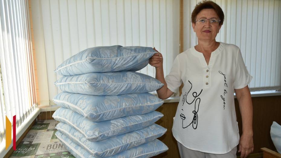 Жительница Грибановки изготовила подушки для бойцов СВО