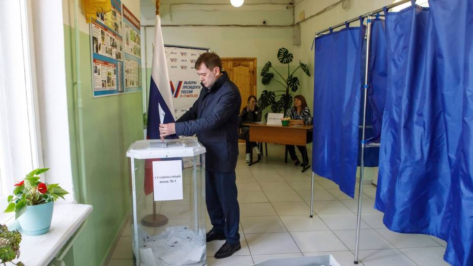 Председатель Воронежской облдумы проголосовал на выборах Президента РФ
