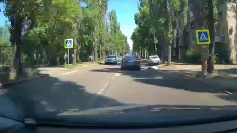 В Воронеже на видео сняли аварию с пенсионеркой