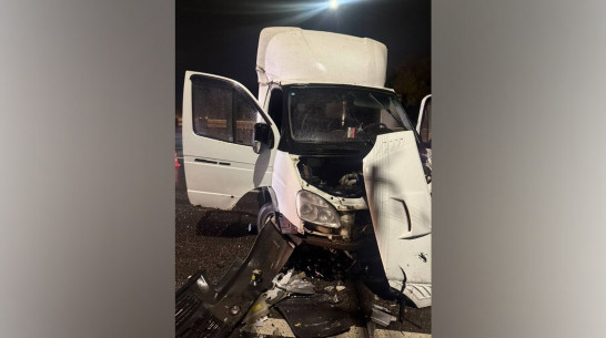 В Воронеже грузовик врезался в Lifan: погибла женщина