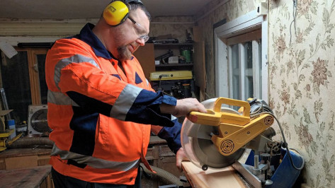 Семейные секреты — в дело: житель подгоренского села заключил социальный контракт на деревообработку