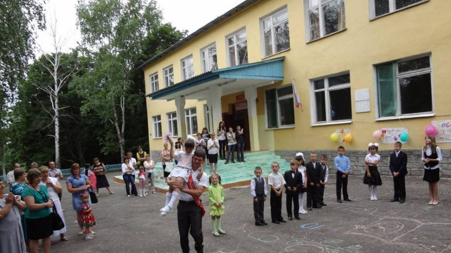 В семилукском селе закрыли школу