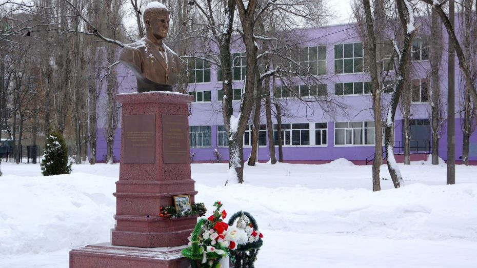 Воронежские власти почтили память Героя РФ Романа Филипова по случаю пятой годовщины его гибели