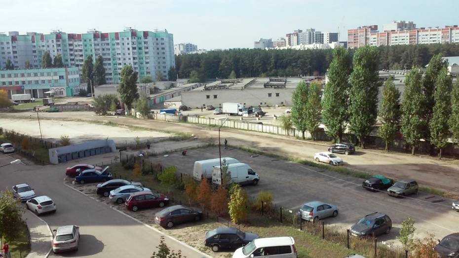 В Воронеже повторно оградили незаконную платную стоянку