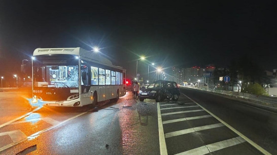 В Воронеже автобус протаранил Honda: погиб водитель иномарки