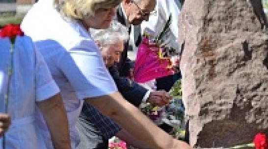 Первый в России памятник онкологам и радиологам появился в Воронеже