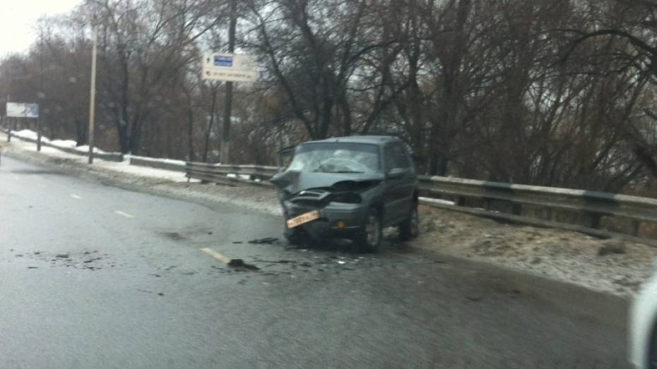 В Воронеже на фото попали последствия ДТП с 2 автомобилями на Степана Солодовникова