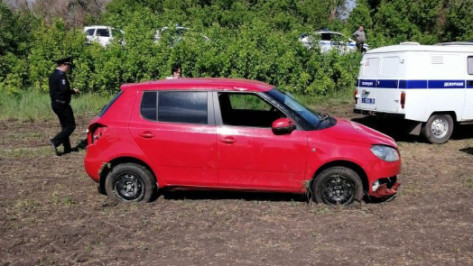 Водитель погиб в опрокинувшейся Skoda в Воронежской области