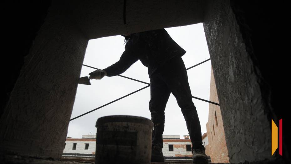 В Воронеже экс-замначальника УФСИН привлекал подчиненных к стройке и ремонту в своем доме