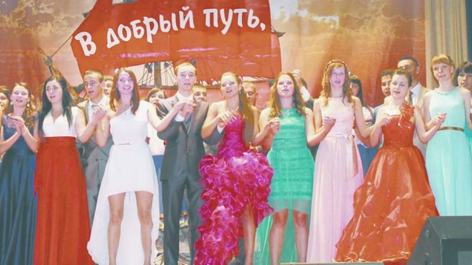 19 выпускников Хохольского района награждены золотыми и серебряными медалями