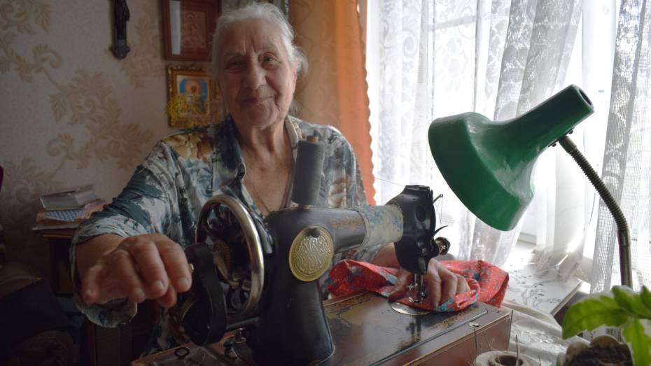 «Помогаю другим — это придает мне силы». Как жительница Воронежской области в 86 лет стала волонтером