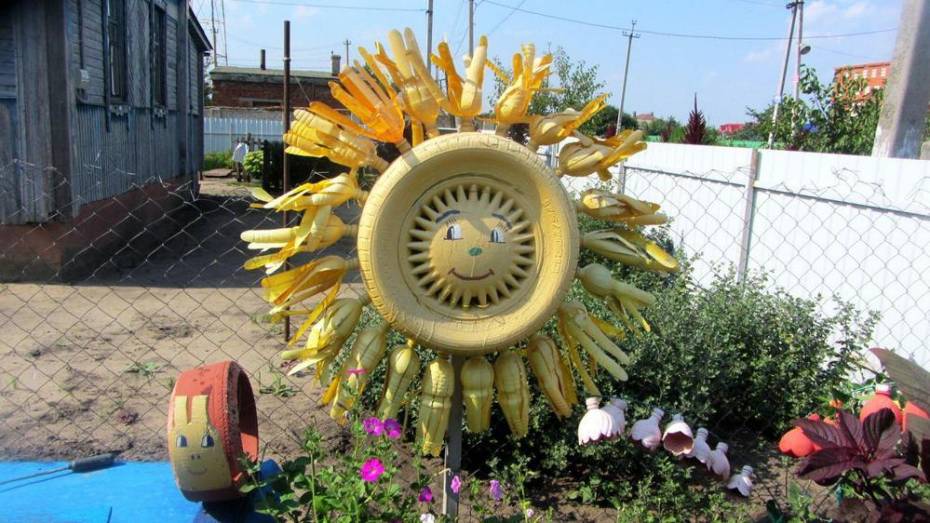 Жительница поселка Колодезный Каширского района смастерила целый сказочный «остров» 