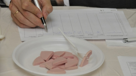 Эксперты выявили нарушения в составе 3 образцов воронежской колбасы