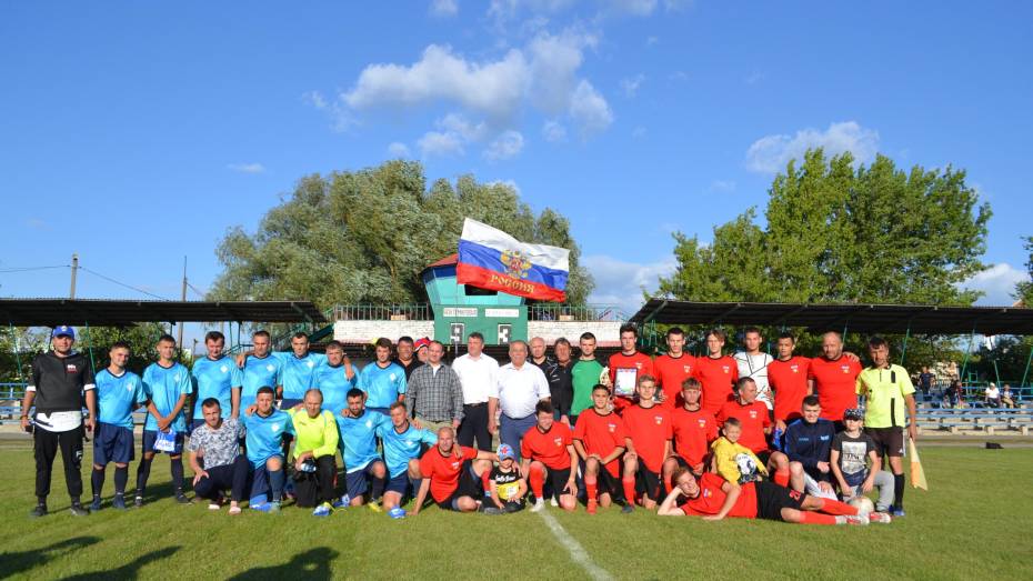 Футболисты из Кантемировки провели товарищеский матч с командой из ЛНР