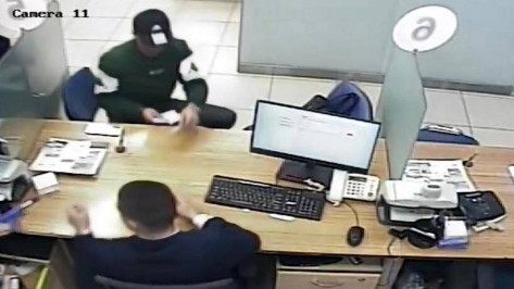 Воронежца будут судить за продажу банковской карты, оформленной по поддельным документам