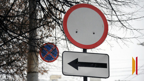 В Воронеже на улице Лидии Рябцевой из-за коммунальной аварии перекрыли движение