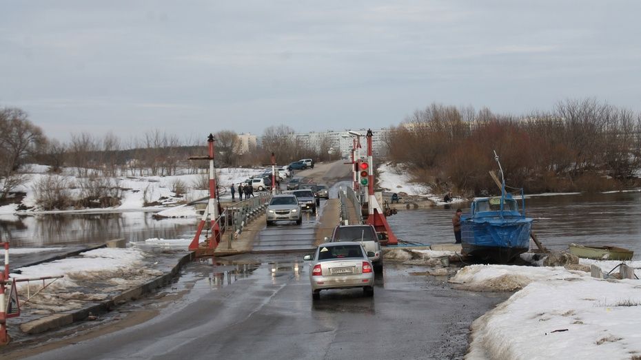 Движение еще по одному понтонному мосту закрыли под Воронежем