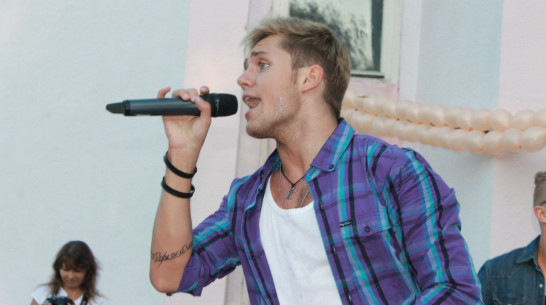 Тем, кто сделает уборку в «Алых парусах» в Воронеже, подарят выступление Влада Соколовского