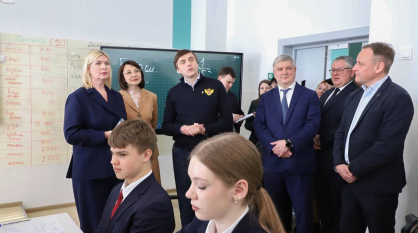 Министр просвещения РФ Сергей Кравцов посетил воронежскую мегашколу