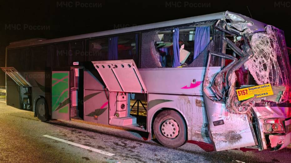 Автобус, следовавший в Борисоглебск Воронежской области, попал в ДТП на тульской трассе