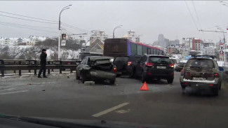 Массовое ДТП на Чернавском мосту в Воронеже вызвало огромную пробку
