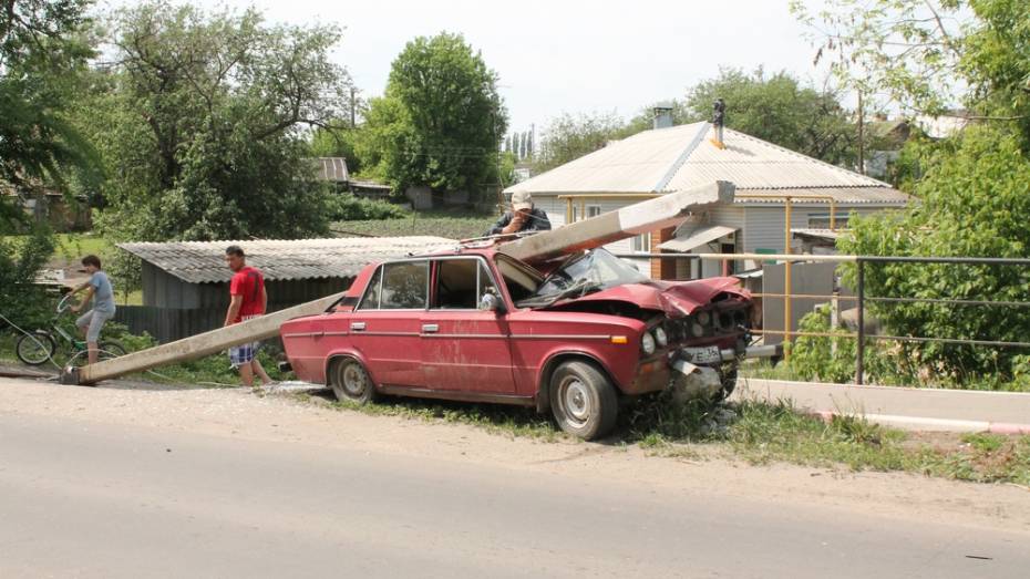 В Хохольском районе пьяный водитель угнал и разбил машину соседки
