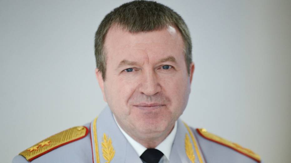 Начальник ГУ МВД по Воронежской области за год заработал на 40 тыс рублей меньше жены