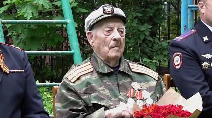 Губернатор Воронежской области поздравил ветерана Александра Рогова со 100-летием